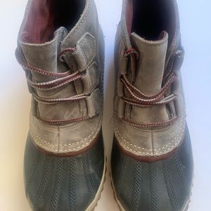 Sorel out & about gray suede bootie